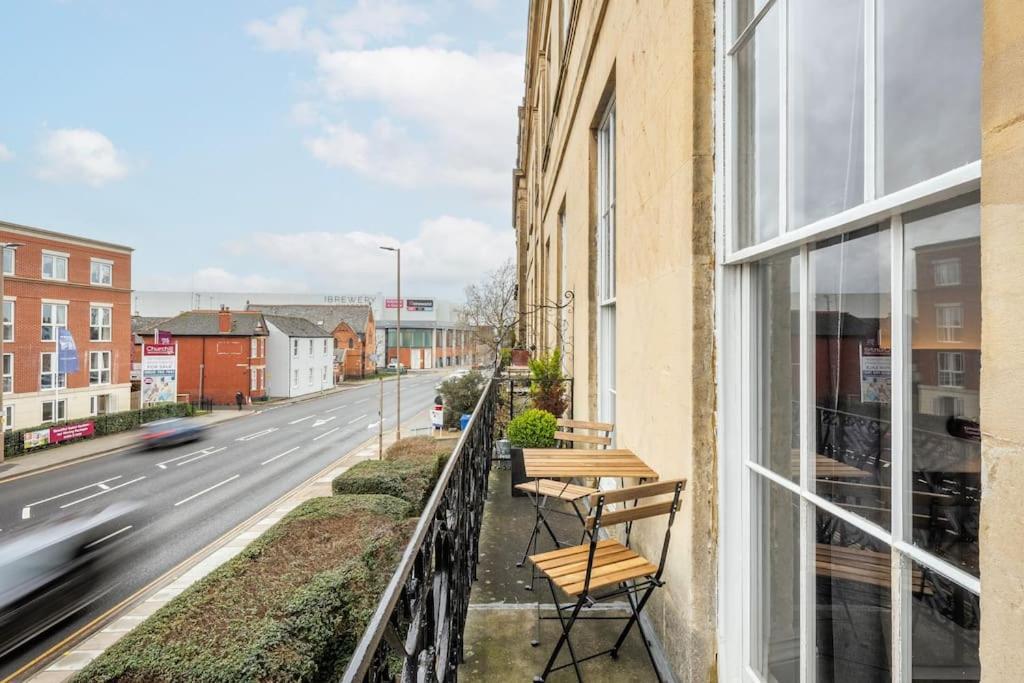 High End Free Parking Wifi Balcony Ensuite Cheltenham Eksteriør bilde