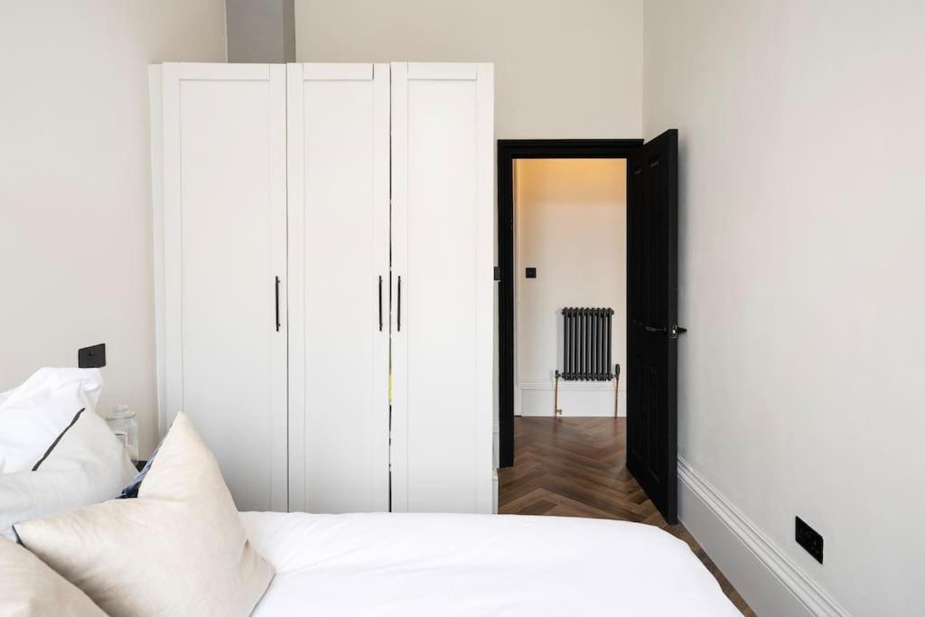 High End Free Parking Wifi Balcony Ensuite Cheltenham Eksteriør bilde