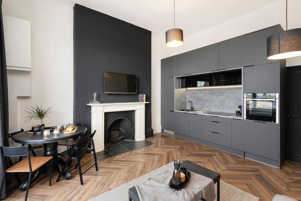 High End Free Parking Wifi Balcony Ensuite Cheltenham Eksteriør bilde