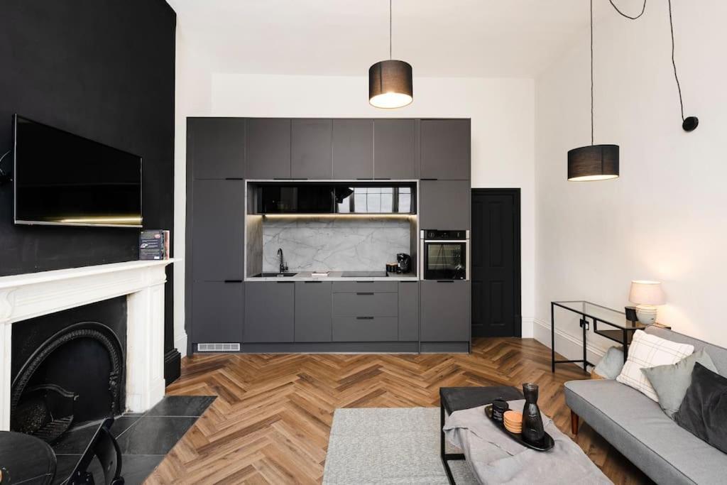 High End Free Parking Wifi Balcony Ensuite Cheltenham Eksteriør bilde