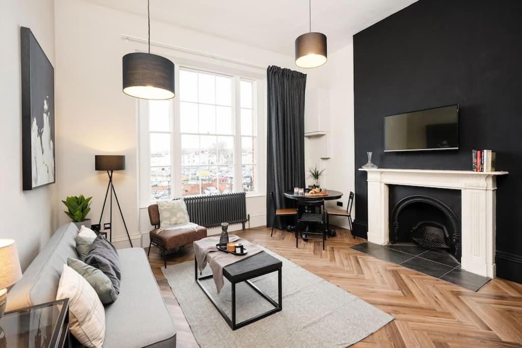 High End Free Parking Wifi Balcony Ensuite Cheltenham Eksteriør bilde