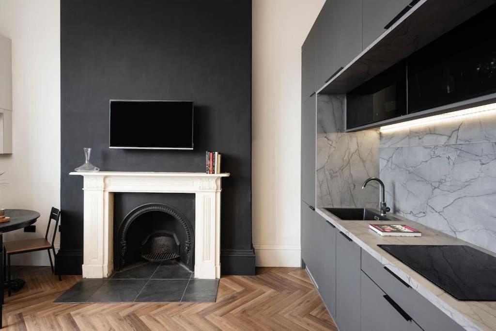 High End Free Parking Wifi Balcony Ensuite Cheltenham Eksteriør bilde