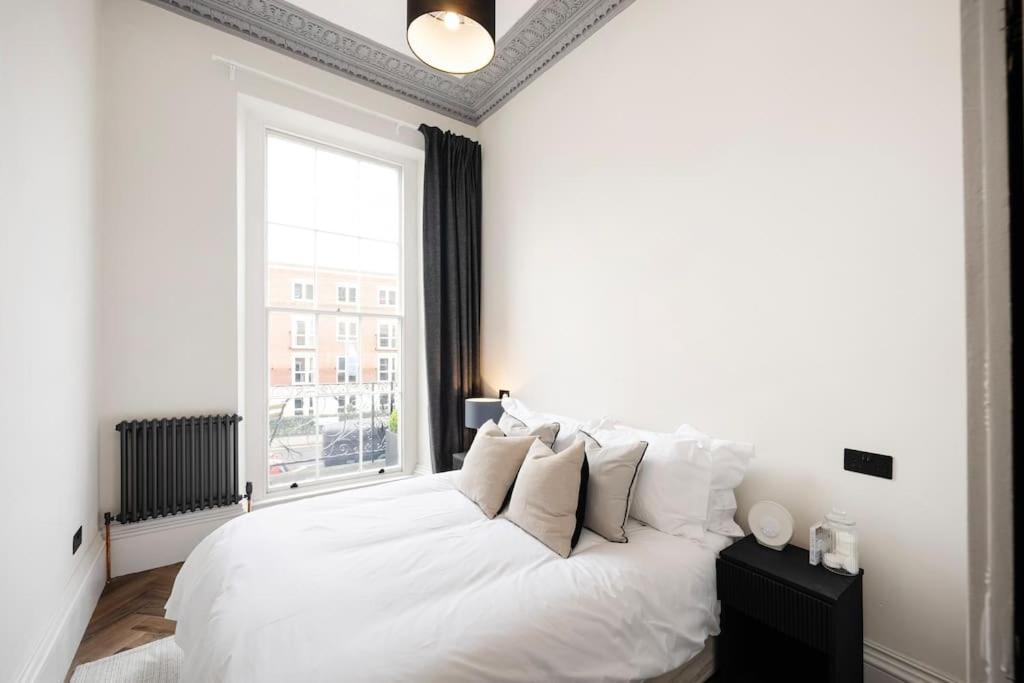 High End Free Parking Wifi Balcony Ensuite Cheltenham Eksteriør bilde