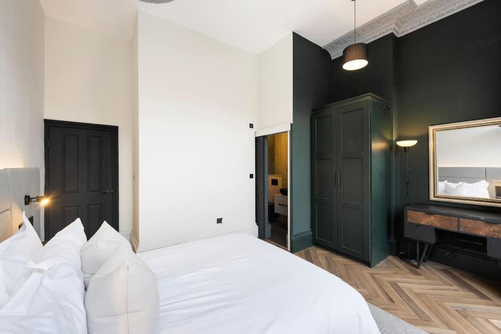 High End Free Parking Wifi Balcony Ensuite Cheltenham Eksteriør bilde