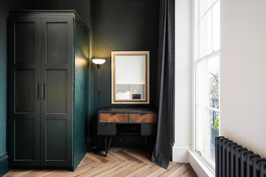 High End Free Parking Wifi Balcony Ensuite Cheltenham Eksteriør bilde