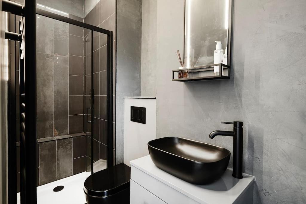 High End Free Parking Wifi Balcony Ensuite Cheltenham Eksteriør bilde